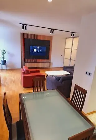 Drustveni Dom I Apartment