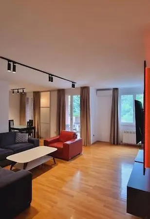 Drustveni Dom I アパート *