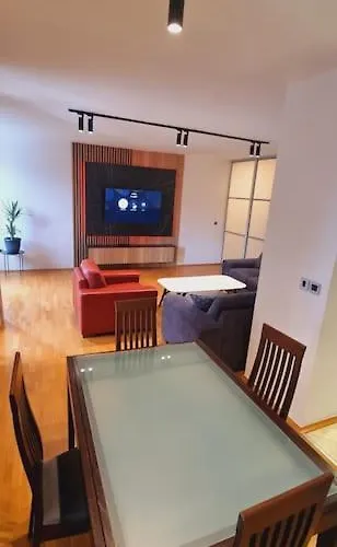 Drustveni Dom I شقة